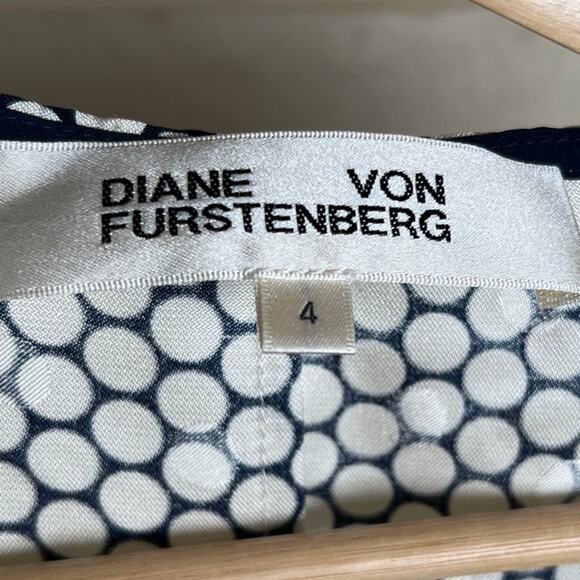 Diane Von Furstenberg Size 4 Side Tie Silk Fit & Flare Dress - Picture 3 of 5